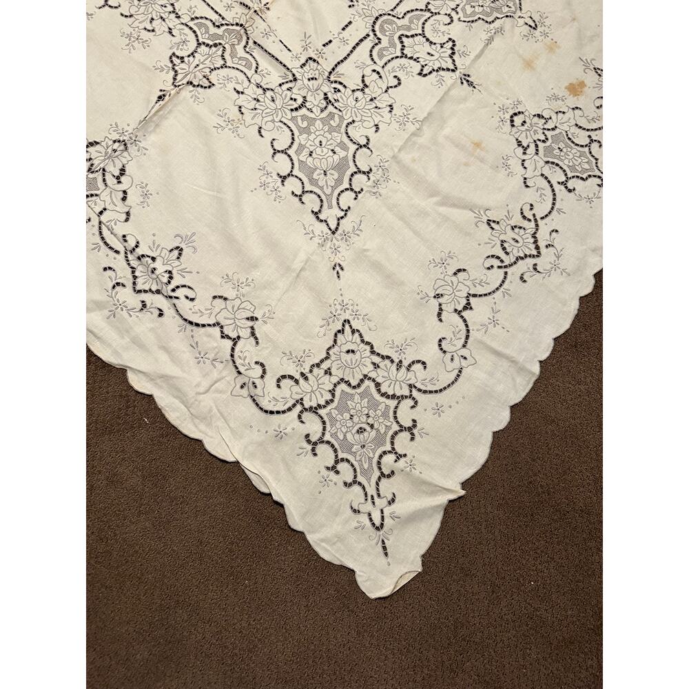 Vintage Rectangular Tablecloth - Picture 2 of 6